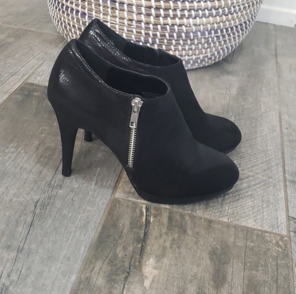 IMPO WOMEN'S BLACK SUEDE BOOTIES SIZE 5.5